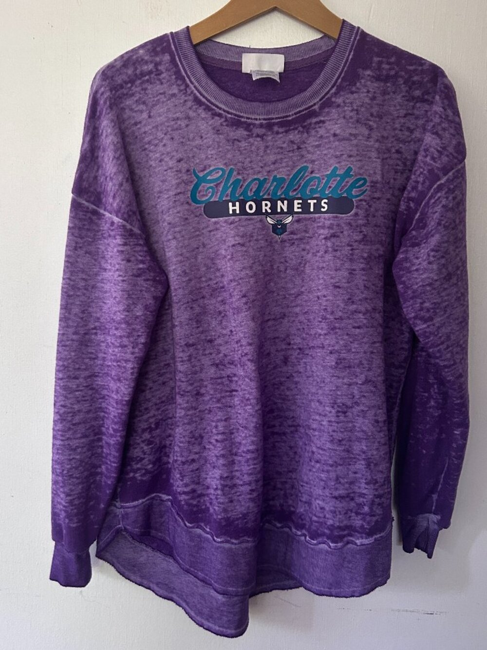 Charlotte Hornets Purple Burnout Sweatshirt Medium VTG NBA Lightweight Pullover